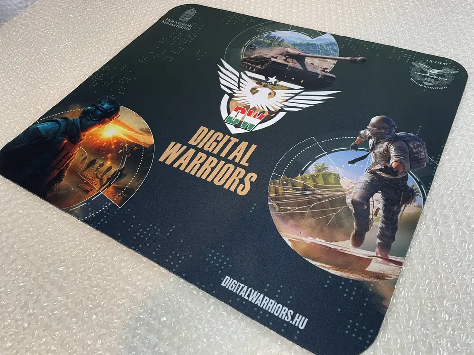 Egyedi nyomtatott egérpad teljes felületű Digital Warriors grafikával